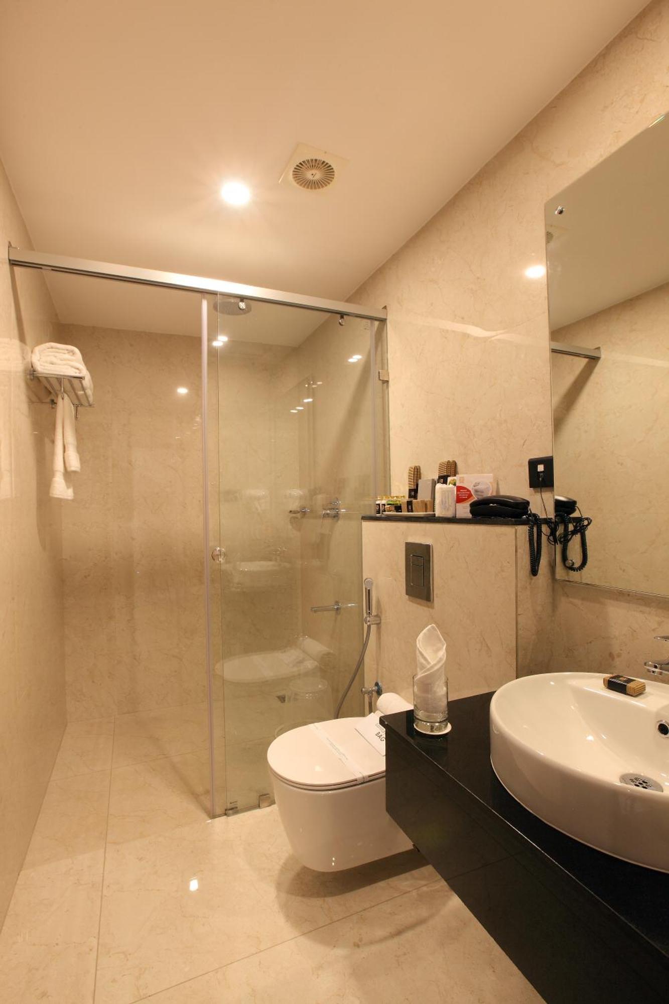 Hotel Prince Kāladi 外观 照片