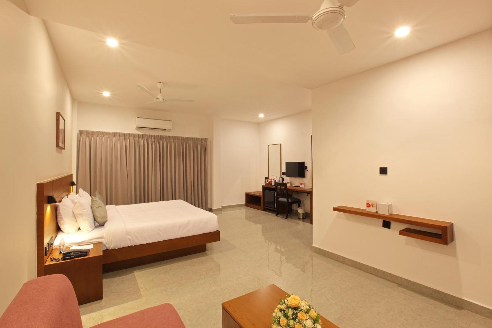 Hotel Prince Kāladi 外观 照片