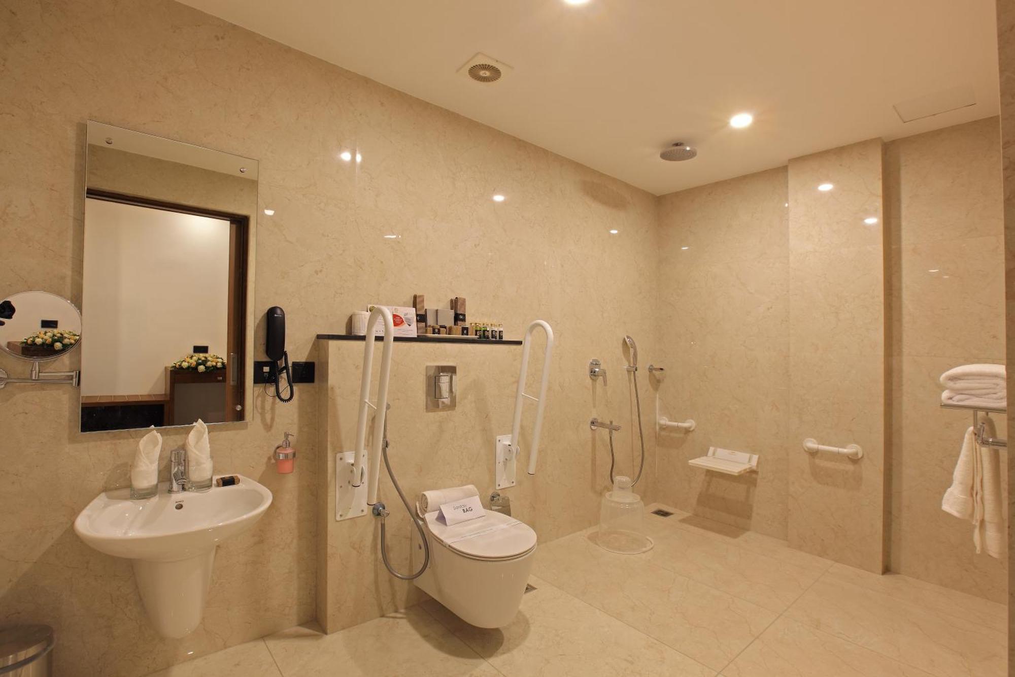 Hotel Prince Kāladi 外观 照片