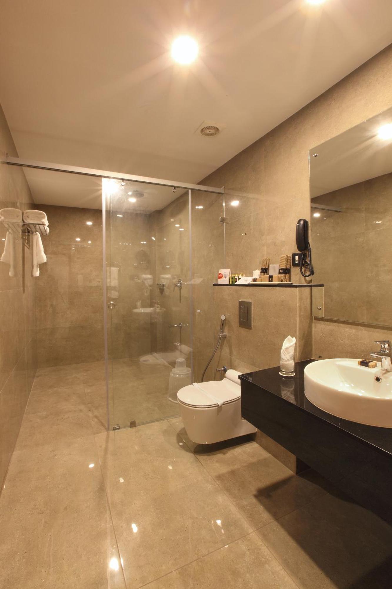 Hotel Prince Kāladi 外观 照片