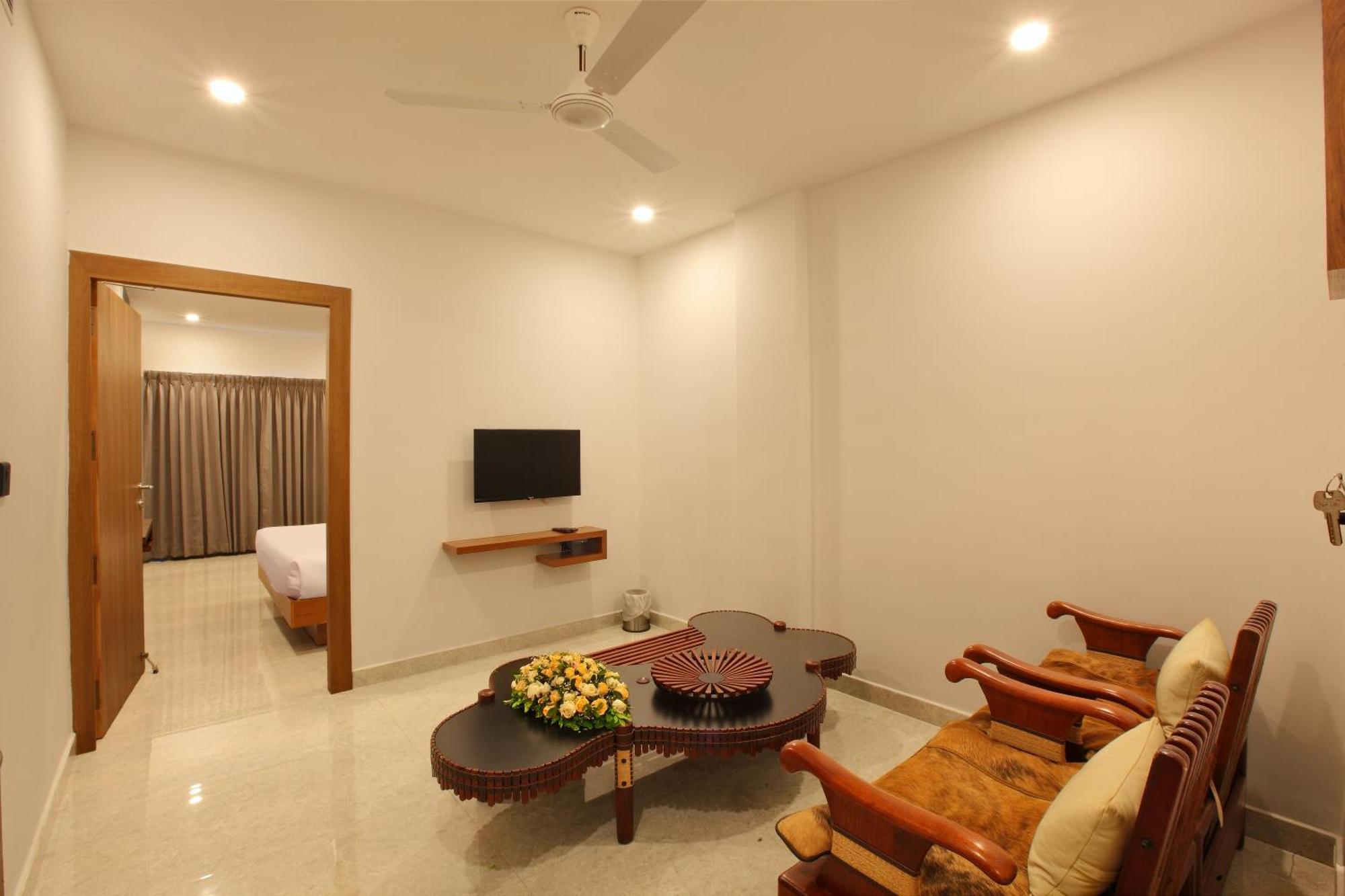 Hotel Prince Kāladi 外观 照片